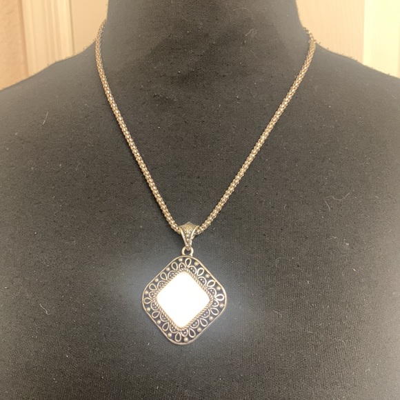 Necklace with a silver chain and white and silver accent piece - Picture 6 of 9